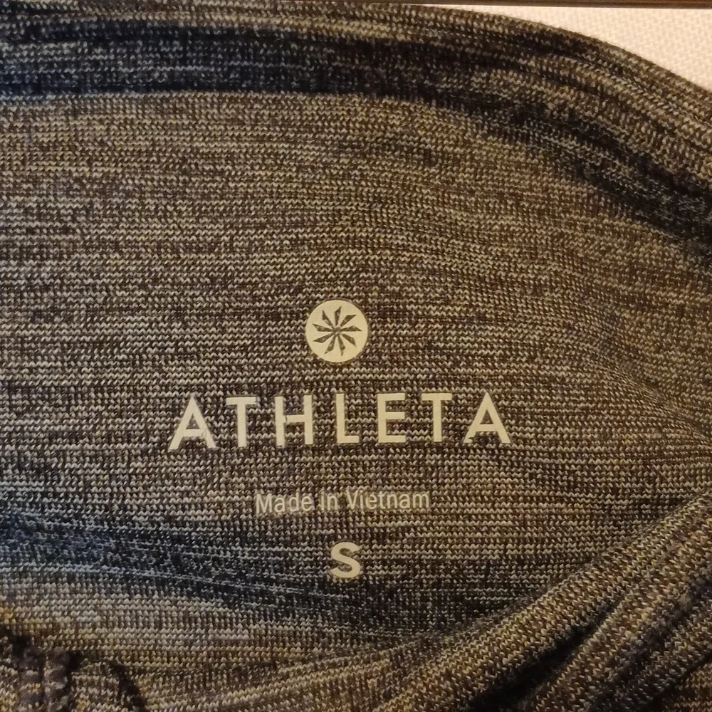 Athleta grey 2 pocket leg detail full leggings